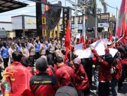 Polres Lamongan Amankan Aksi Damai Unjuk Rasa Mahasiswa IMM