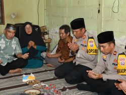 Takziah, Kapolres Lamongan Beri Dukungan Moril Keluarga.