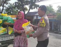 Polri Untuk Masyarakat Dengan Gerakan Pangan Murah Di Pasar Tradisional Desa Miru Sekaran