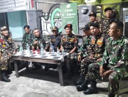 TNI Bersama Elemen Masyarakat Lamongan Gelar Patroli Malam dan Siskamling Terpadu