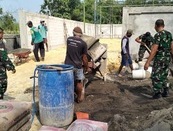 Peduli Kebersihan dan Kesehatan Lingkungan,Kolaborasi Babinsa 0812/09 Mantup Bersama Warga Dalam Pembuatan Bak Penampungan Sampah