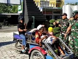 Jumat Berkah, Koramil 0812/05 Kembangbahu Hadirkan Senyum di Wajah Warga