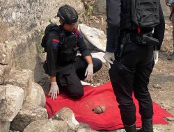 Tim Gegana Polda Jatim Evakuasi Benda Diduga Granat 