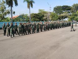 Puluhan Prajurit Kodim 0812/Lamongan Kerja Bakti di TMP Kusuma Negara Jelang HUT ke-80 TNI