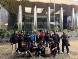 LSM HJM Laporkan Dugaan Korupsi 100 Desa di Lamongan, Dengan Bawa Satu Koper Bukti ke KPK.