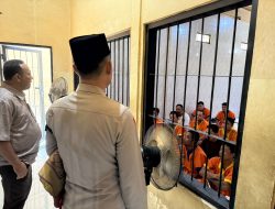 Semangat Kebersamaan Warga Binaan Rumah Tahanan Polres Lamongan Dengan Sholat Jumat Berjamaah