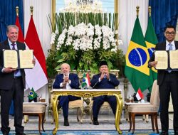 Presiden RI Prabowo Subianto dan Presiden Republik Federasi Brasil, Luiz Inácio Lula da Silva menyaksikan penandatanganan dan pertukaran memorandum