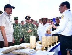 Panglima TNI Dampingi Menhan RI Tinjau Panen Kedelai Garuda Merah Putih di Lampung Utara