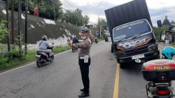 Respon Cepat, Polsek Babat Evakuasi Truk Patah As Roda di Jalan Raya Simpang 3 Mira, 