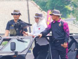 Gubernur Khofifah Hadiri Inagurasi Pasmar 2, Bersama TNI AL Tanam 1.000 Pohon dan Serahkan Bantuan Sosial untuk Warga Sekitar. 