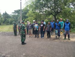 ​Babinsa Koramil 0812/06 Ngimbang Bersama Warga Gotong Royong Siapkan Lahan KDKMP