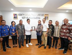 Bertemu Bupati Buru Selatan, Wamen Viva Yoga Dukung Kawasan Transmigrasi Nelayan. 