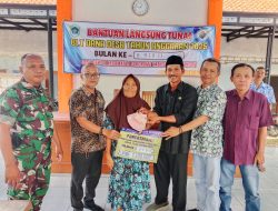 Babinsa Koramil 0812/24 dan Bhabinkamtibmas Dampingi Penyaluran BLT DD Desa Sewor Kondusif