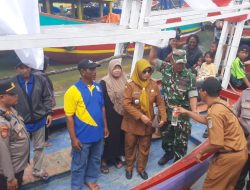 Petik Laut Lohgung Berlangsung Meriah, Mupika Bersama Kapolsek Brondong Apresiasi Kekompakan Nelayan