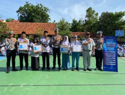 Kasat Lantas Polres Lamongan Jadi Irup di SMKN 2 Lamongan, Sosialisasikan Ops Zebra Semeru 2025 dan Peringati Hari Guru Nasional