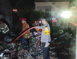 Respon Cepat, Polsek Sekaran Bersama Damkar Cegah Korban Jiwa dalam Kebakaran di Kecamatan Sekaran