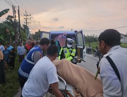 Aksi Sigap Satlantas Polres Lamongan Evakuasi Korban Laka Lantas di Sukodadi, Satu Orang Meninggal 