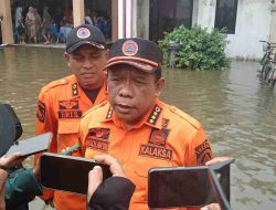 BPBD LAMONGAN SERAHKAN RATUSAN PAKET BANTUAN LOGISTIK UNTUK DESA-DESA TERDAMPAK BANJIR