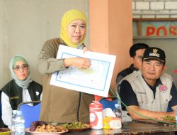 Gubernur Khofifah Tinjau Banjir Dan Salurkan Bantuan di Deket Lamongan, Guna Pastikan Penanganan Dilakukan Cepat Serta Optimal
