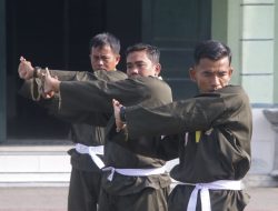 Tingkatkan Kemampuan Bela Diri, Prajurit Kodim 0812/Lamongan Intensifkan Latihan Pencak Silat Militer