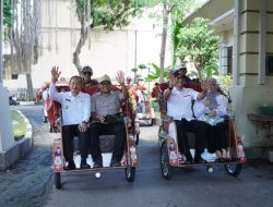 Bupati Lamongan Salurkan Bantuan 200  Becak Listrik Dari Presiden Prabowo