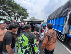 Nahas, Gagal Menyalip Pelajar Perempuan Terlindas Truk. 