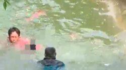 Bocah 8 Tahun Tenggelam di Embung Banjarejo,Polsek Kedungpring Bersama Warga Evakuasi Korban