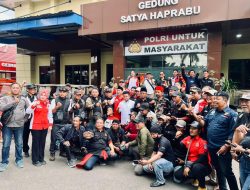 Mapolda Jatim Dikepung Ratusan Jurnalis, Desak Bongkar Dugaan OTT “Settingan” dan Tangguhkan Penahanan Amir