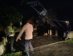 Respon Cepat Polsek Turi Tangani Dampak Angin Puting Beliung di Sejumlah Lokasi. 