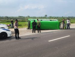 Polres Lamongan Gerak Cepat Atasi Laka Lantas Maut di Simpang Tiga Pucuk