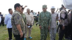 Dandim 0812 dan Forkopimda Lamongan Dampingi Kunker Wamentan RI dan Menteri PPN dalam Gerakan Tanam Nasional. 