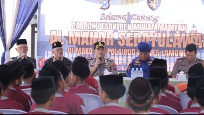Kapolres Lamongan Kunjungi Satpolairud, Kenalkan Tugas Polisi Air dan Cara Penyelamatan Dari Bencana