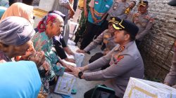 Sambut Hari Bhayangkara ke-80, Polres Lamongan Bedah Rumah Warga Kurang Mampu dan Salurkan Bansos. 