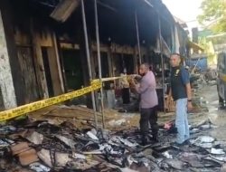 Polres Lamongan Tangani Kebakaran Hebat di Pasar Agrobis, Sekitar 10 Stand Terdampak. 