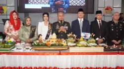 Puncak HUT Ke-81 TNI: Kejutan Tumpeng dan Kue Ulang Tahun dari Polres dan Pemkab Lamongan Perkokoh Sinergitas di Makodim 0812